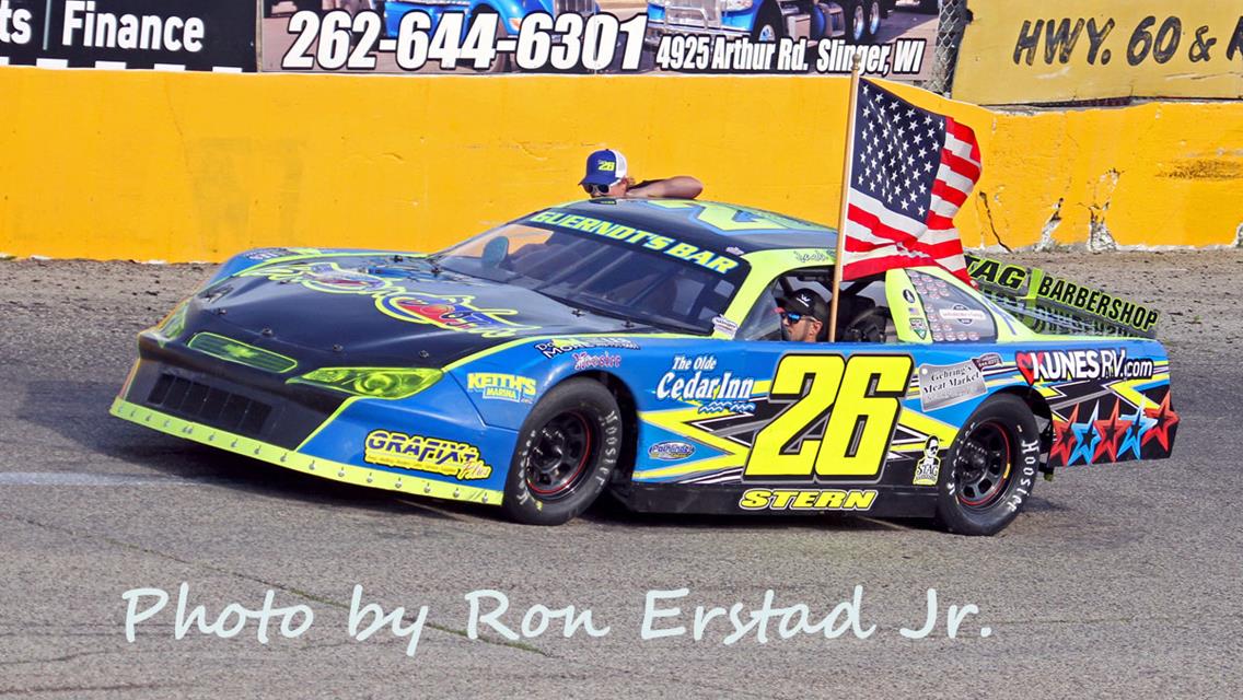 Apel Wins after Leaders Tangle at Slinger