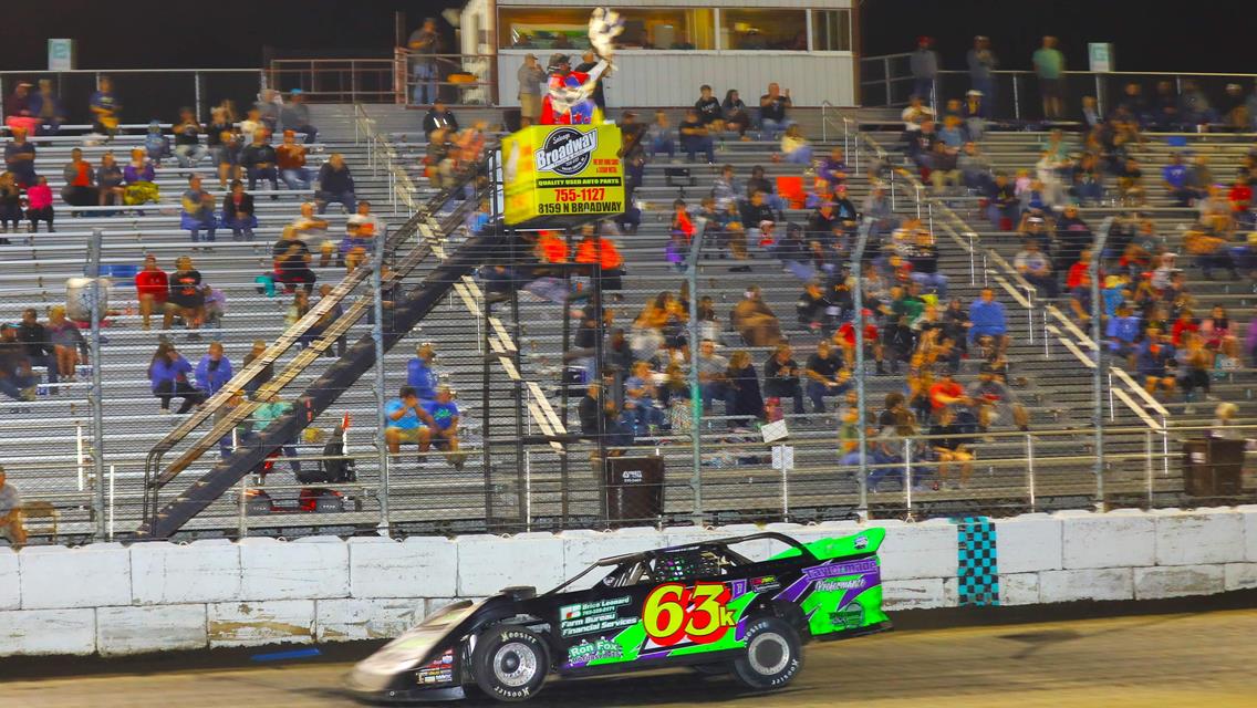 Leonard battles to a Sooner Late Model victory at 81 Speedway