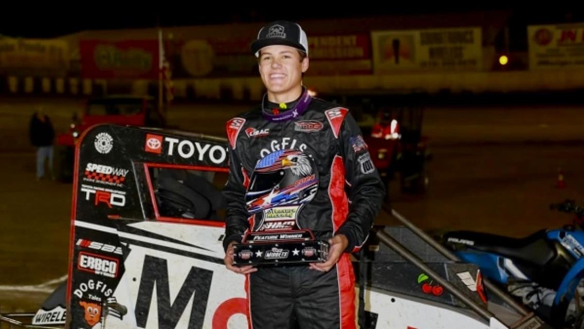 RACING 101: LEWIS SCHOOLS THE FIELD IN USAC WESTERN STATES MIDGETS AT VENTURA