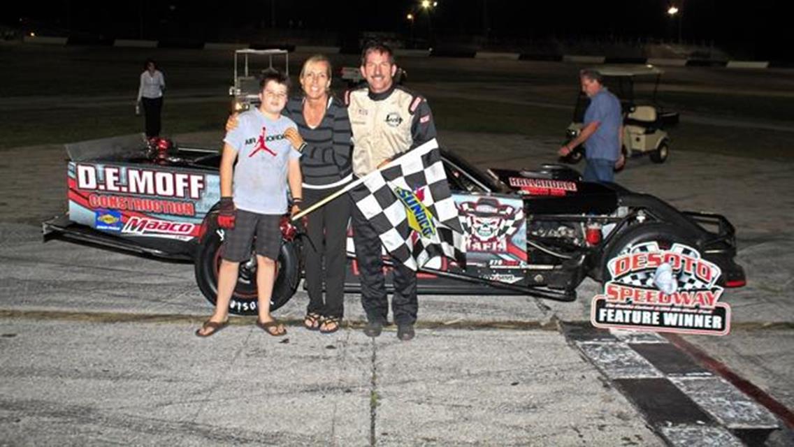 Moff wins third straight feature at Desoto