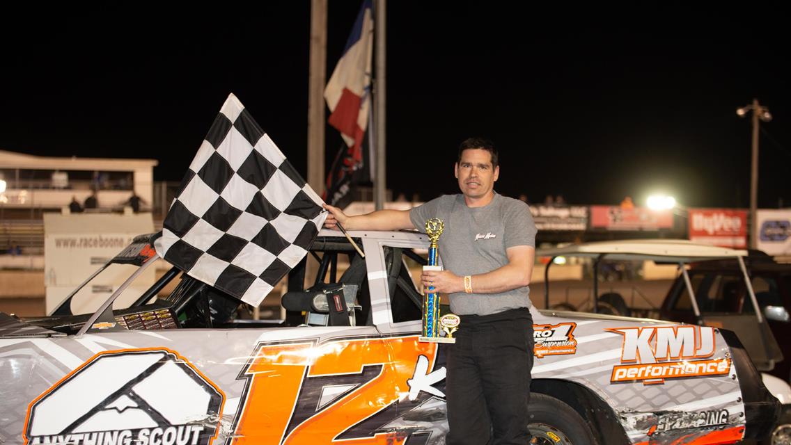 It&#39;s Roberts in thrilling Modified feature win