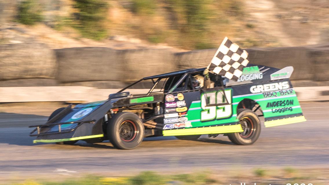 Wall, Bouwman, Leek, Guyot Claim Dinner Jacket Classic Series Titles