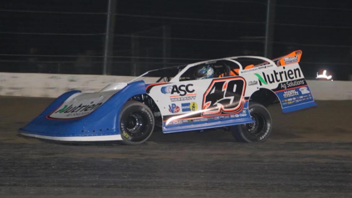 Davenport Sweeps Night 2 at Las Vegas