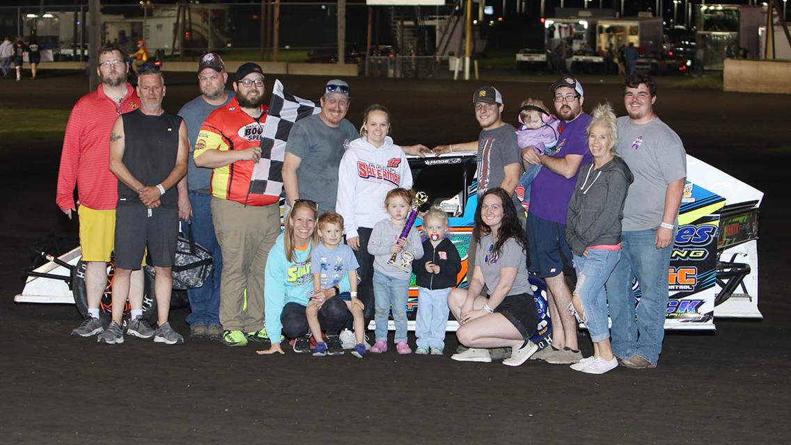 Smith scores first Modified win, Jaennette takes thrilling Stock Car victory