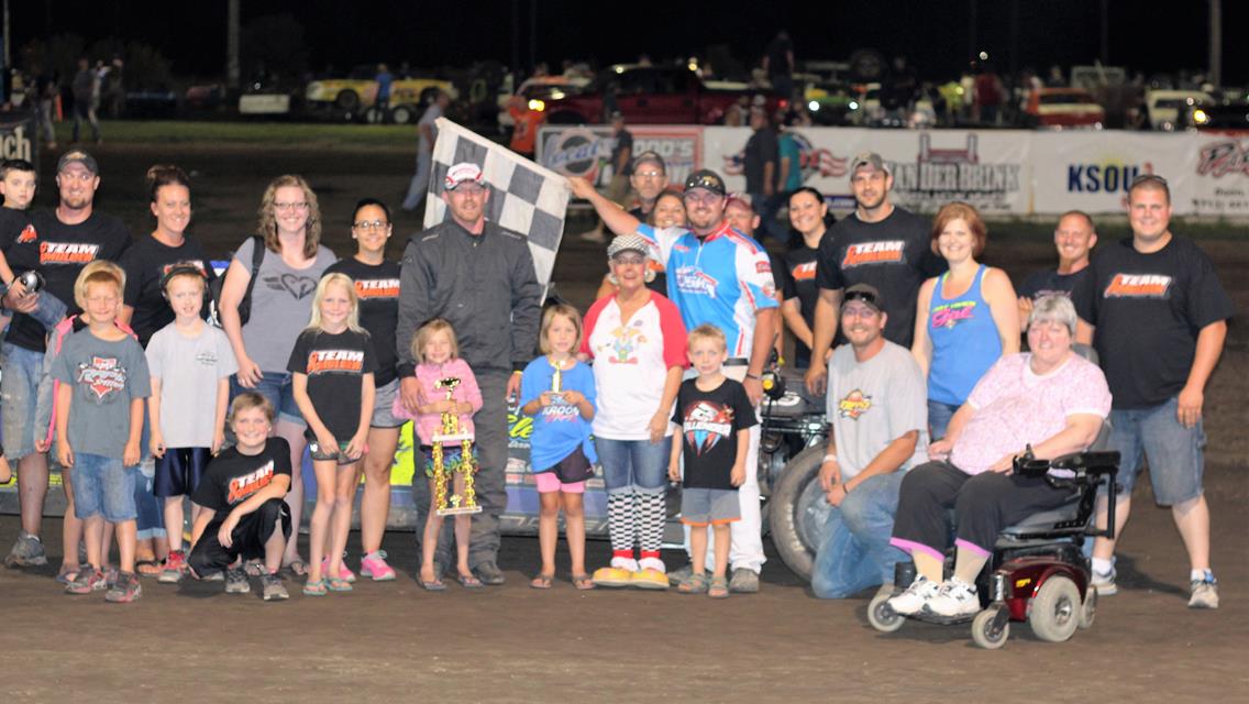 Van Engen Tops Field of 36 B-mods