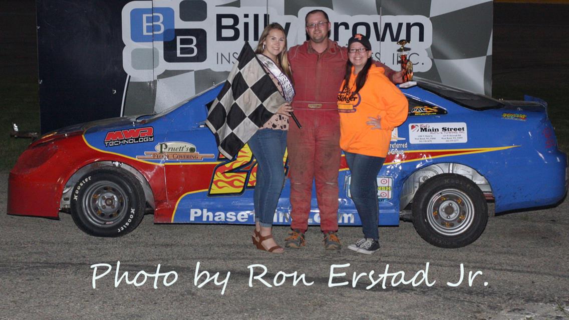 Schley tops the 50-Lap Slinger Late Model Feature on Vintage Night