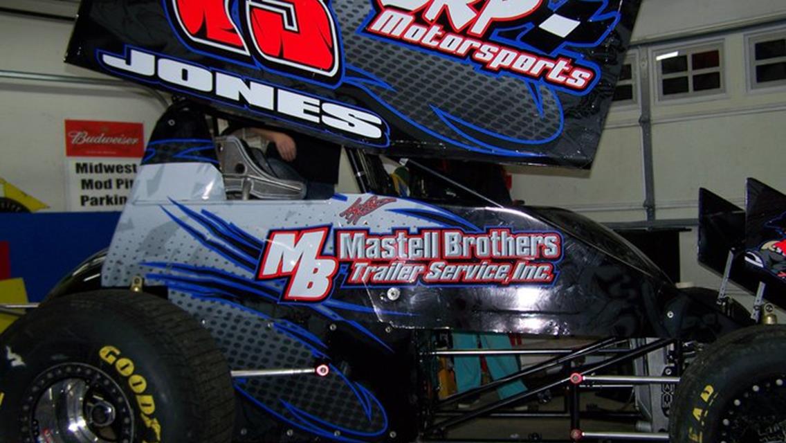 Mastell Brothers Trailer Service UMSS sprint car driven by Andy Jones.