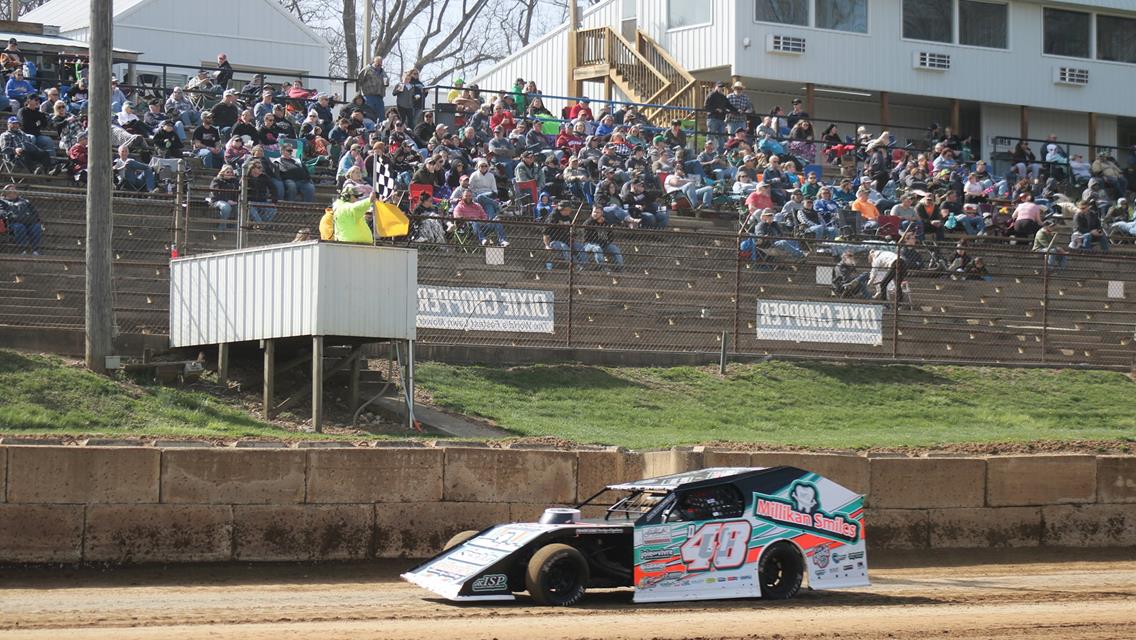 Groomer visits Lincoln Park for season opener