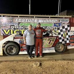 Collins Dominates Cochran To Win Round 6