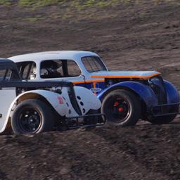 Eberle trounces NASCAR&#39;s Moffitt and Wisconsin&#39;s Blumer at Vinton, IA INEX Go