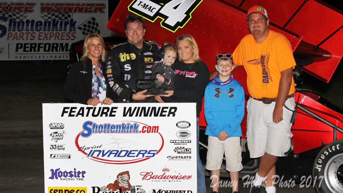 Late Pass Gives Terry McCarl Electric Win with Sprint Invaders in Donnellson!