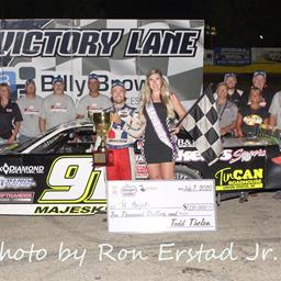 Majeski Scores Convincing Win in Slinger Nationals
